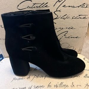 Women’s Nine West Black Velvet Boots Size 9.5